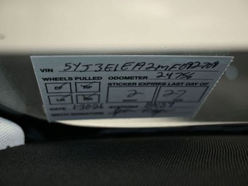 Used 2021 Tesla Model 3 Standard Range Plus image 8