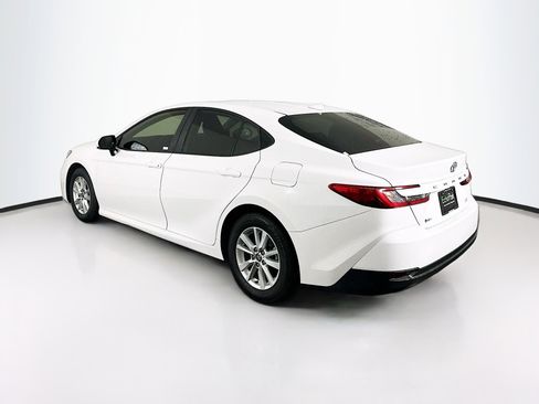 Used 2025 Toyota Camry LE image 5