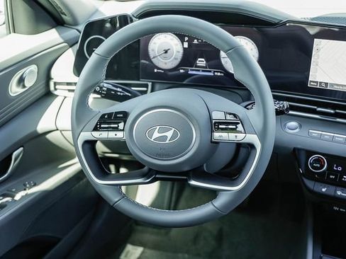 New 2025 Hyundai Elantra SEL w/ Cargo Package FWD image 16