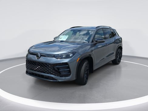 New 2025 Volkswagen Tiguan SE R-Line image 7