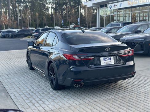 Used 2025 Toyota Camry SE image 4