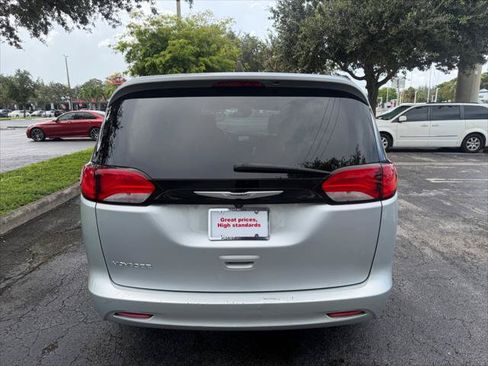 Used 2023 Chrysler Voyager LX FWD image 6