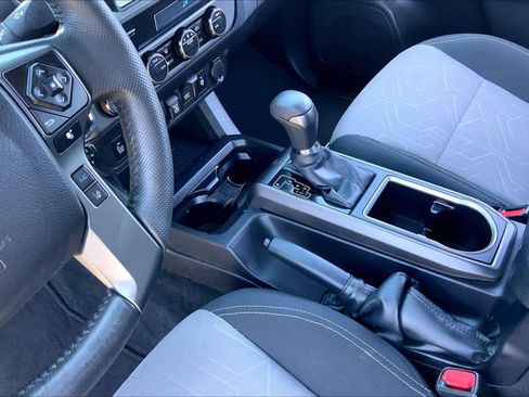 Used 2023 Toyota Tacoma TRD Off-Road w/ Technology Package AWD/4WD image 16