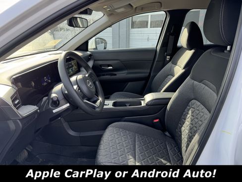 Certified 2025 Nissan Kicks SV image 3