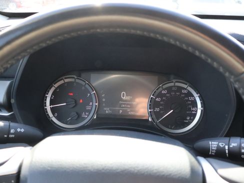 Used 2024 Toyota Highlander LE image 32