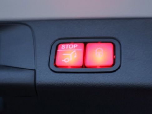 New 2025 Mercedes-Benz GLB 250 4MATIC image 18