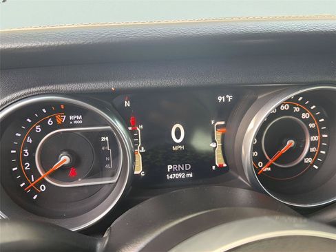 Used 2018 Jeep Wrangler Unlimited Sahara AWD/4WD image 4
