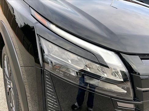 New 2026 Nissan Pathfinder SL FWD image 18