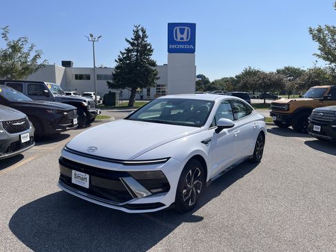 Used 2025 Hyundai Sonata SEL FWD image 1
