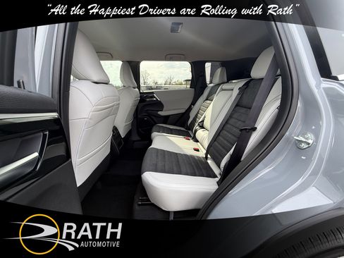 New 2026 Mitsubishi Outlander SE image 18