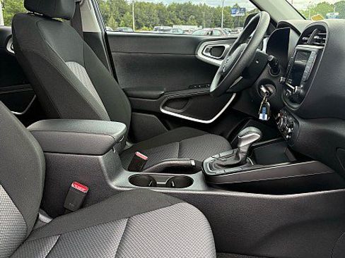 Used 2024 Kia Soul LX w/ Option Group 015 FWD image 11