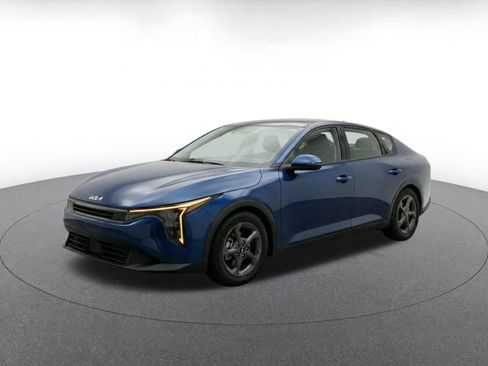 Used 2025 Kia K4 FWD image 3