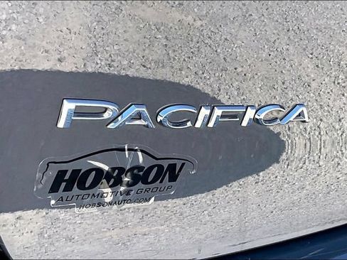 Used 2025 Chrysler Pacifica Select FWD image 12