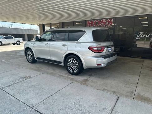 Used 2021 Nissan Armada SL w/ Captain's Chairs Package AWD/4WD image 6