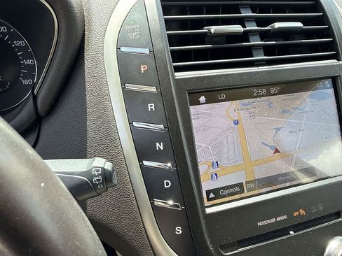 Used 2019 Lincoln MKC Reserve w/ MKC Technology Package FWD image 20