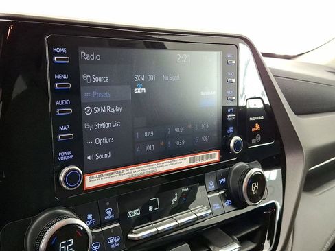 Used 2022 Toyota Highlander LE AWD/4WD image 14