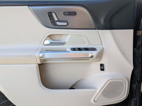 Certified 2022 Mercedes-Benz GLB 250 4MATIC image 6