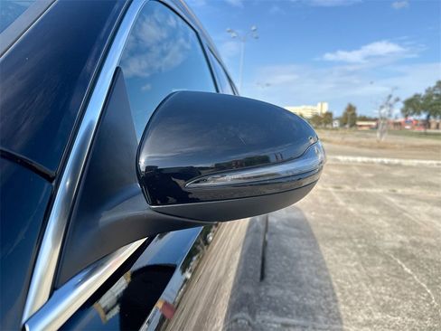 Used 2024 Mercedes-Benz GLB 250 4MATIC image 11