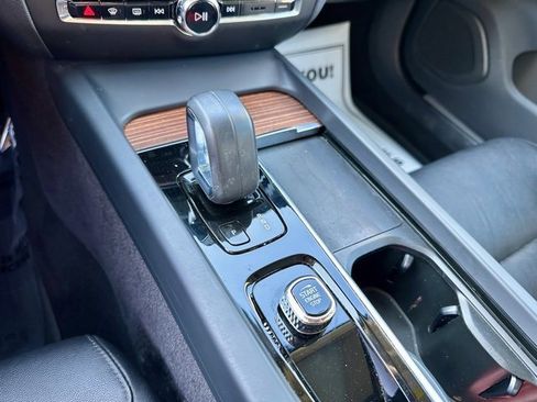 Used 2022 Volvo S60 B5 Inscription image 28