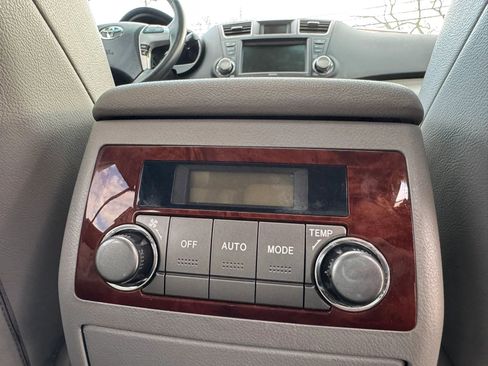 Used 2011 Toyota Highlander Limited w/ Tow Pkg image 35