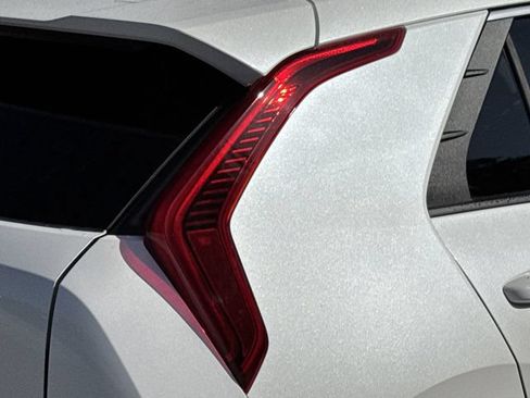 New 2026 Kia Niro Wind FWD image 32