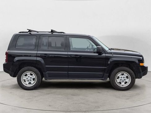 Used 2017 Jeep Patriot Sport w/ Power Value Group AWD/4WD image 4