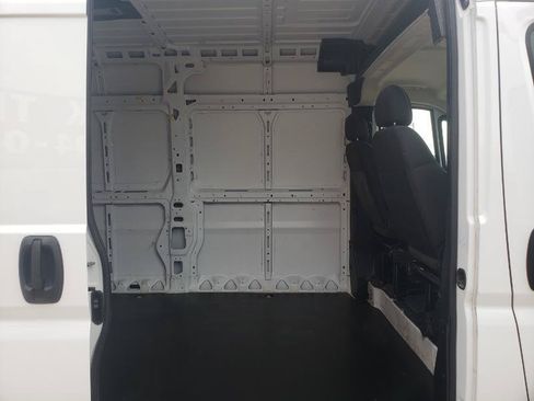 Used 2025 RAM ProMaster 2500 w/ Convenience Group FWD image 11