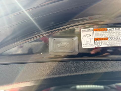 Used 2015 Toyota RAV4 Limited w/ Technology Package image 9