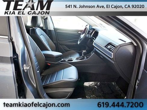 Used 2024 Volkswagen Jetta SE FWD image 11