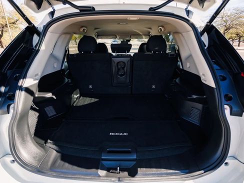 Used 2020 Nissan Rogue SV w/ Premium Package image 6