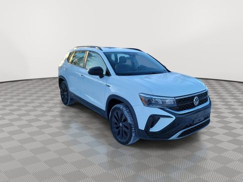 Used 2022 Volkswagen Taos S image 2