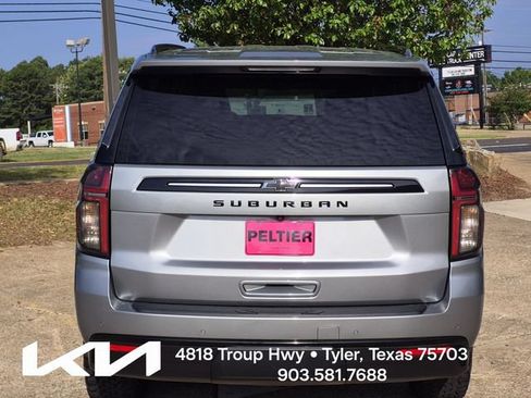 Used 2023 Chevrolet Suburban Z71 w/ Luxury Package AWD/4WD image 5