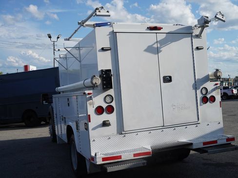 Used 2016 Ford F550 4x4 Regular Cab Super Duty image 7