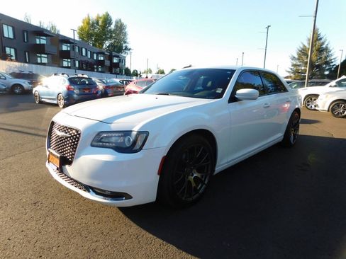 Used 2016 Chrysler 300 S RWD image 4