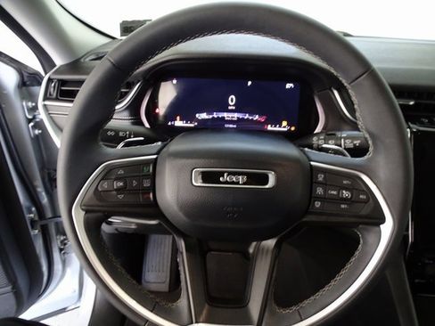 Certified 2023 Jeep Grand Cherokee Laredo X image 6