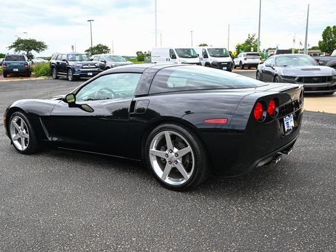 Used 2005 Chevrolet Corvette Coupe w/ Preferred Equipment Group RWD image 7