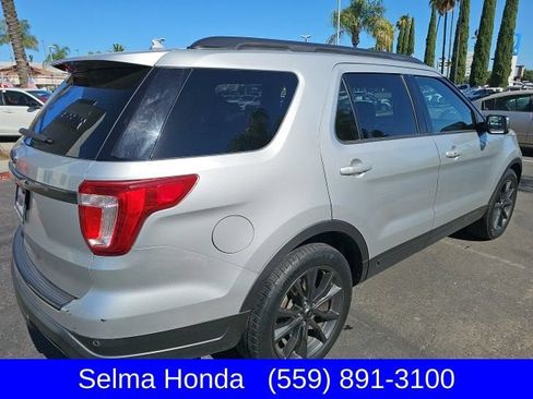 Used 2018 Ford Explorer XLT w/ Equipment Group 202A FWD image 3