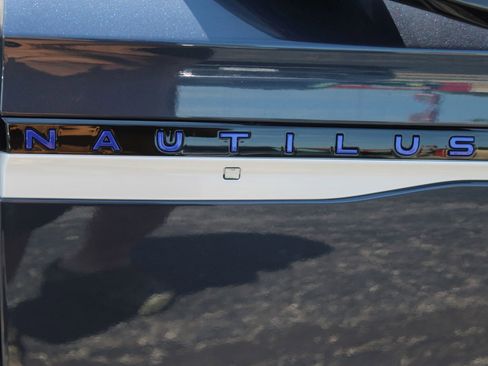 Used 2024 Lincoln Nautilus Reserve w/ Equipment Group 202A AWD/4WD image 3