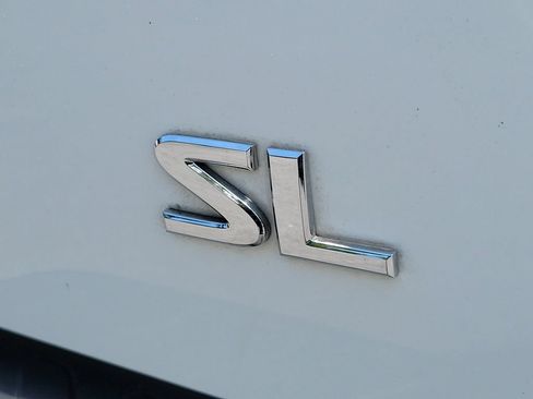 Used 2019 Nissan Frontier SL RWD image 13