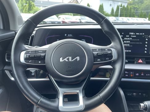 Used 2023 Kia Sportage EX image 17