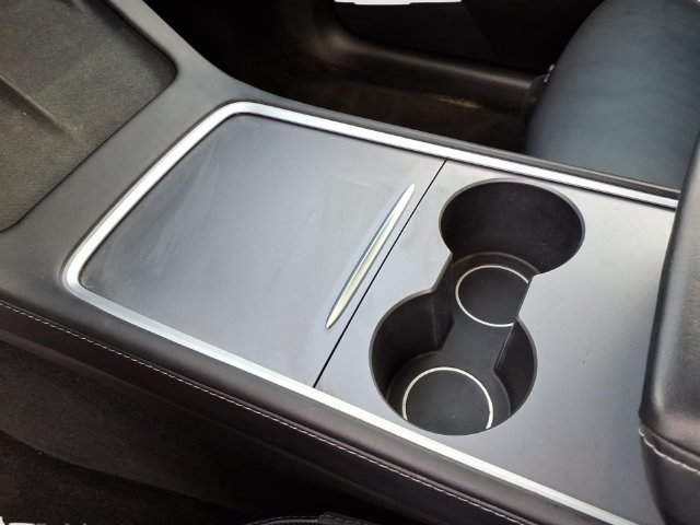Used 2022 Tesla Model Y Performance AWD/4WD image 19