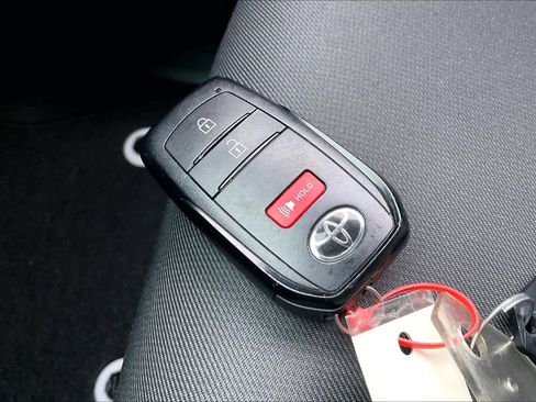 Used 2025 Toyota Tacoma TRD Off-Road image 14