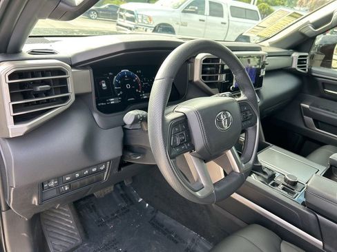 Used 2025 Toyota Sequoia SR5 AWD/4WD image 23