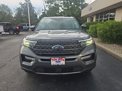 Used 2024 Ford Explorer XLT w/ Equipment Group 202A AWD/4WD image 5