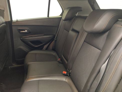 Used 2020 Chevrolet Trax LT w/ Sun & Sound Package FWD image 18