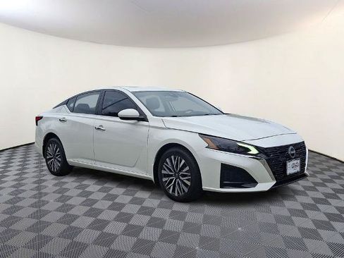 Certified 2023 Nissan Altima 2.5 SV w/ SV Premium Package AWD/4WD image 1