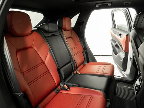 New 2026 Porsche Cayenne image 22