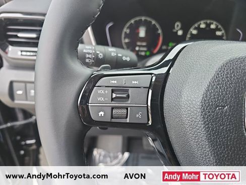 Used 2025 Honda Pilot Touring image 15