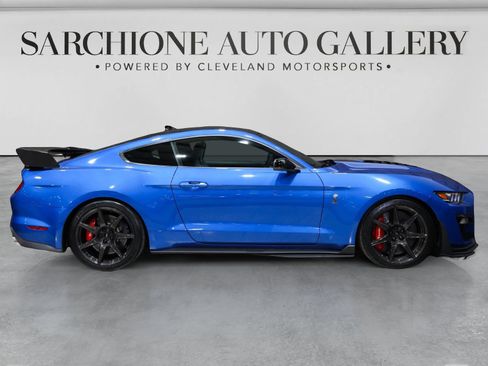 Used 2021 Ford Mustang Shelby GT500 w/ Carbon Fiber Track Pack RWD image 4