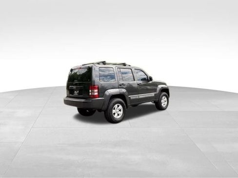 Used 2010 Jeep Liberty Sport image 7